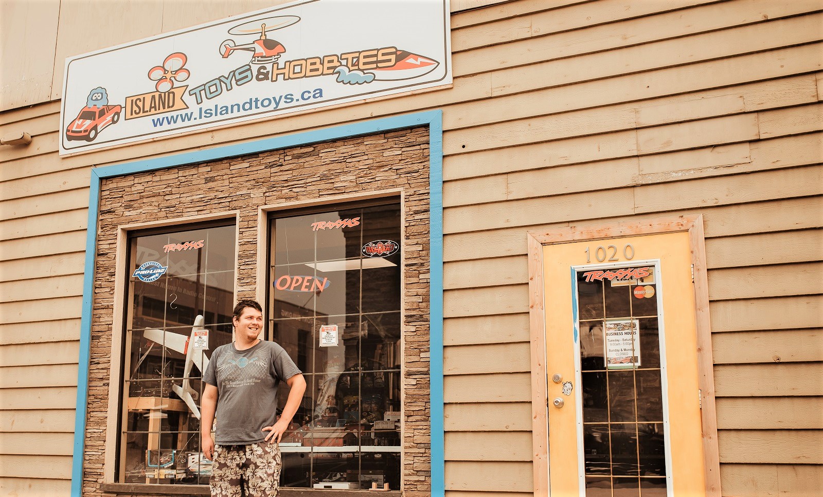 Hobby Shop Builds Model Following
